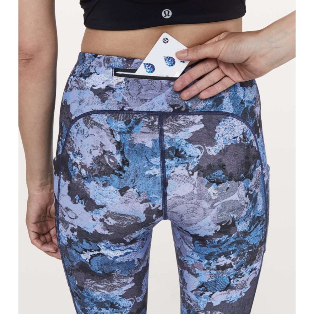 Lululemon Speed Up Tight *Full-On Luxtreme 28" Screen Camo Multi Blue Sz 6 C4 - Picture 2 of 6
